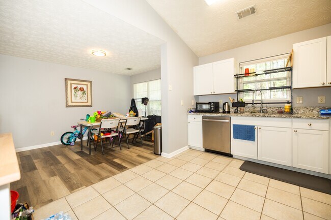Building Photo - 599 Rivulett Ct