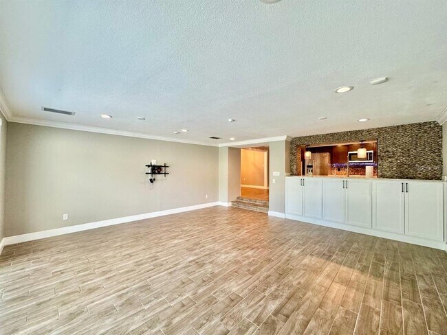 Building Photo - 4919 Chariton Ave