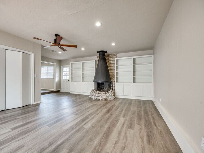 Building Photo - Newly Remodeled 3 Bed Home Near Lake Hefner | Screened Porch + 2 Living Areas