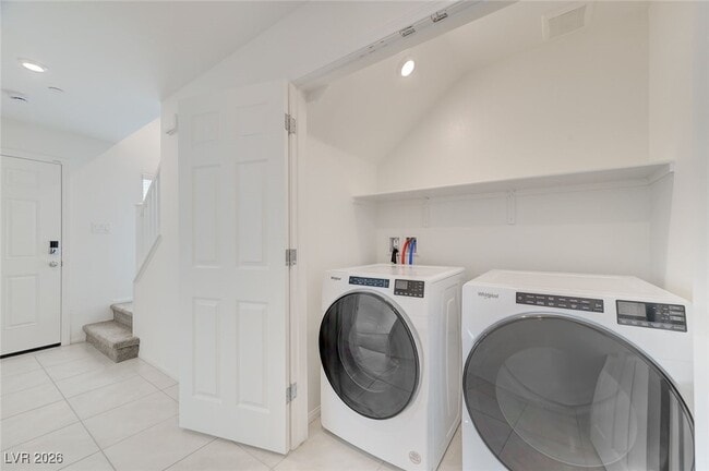 Building Photo - 662 Bellus Pl