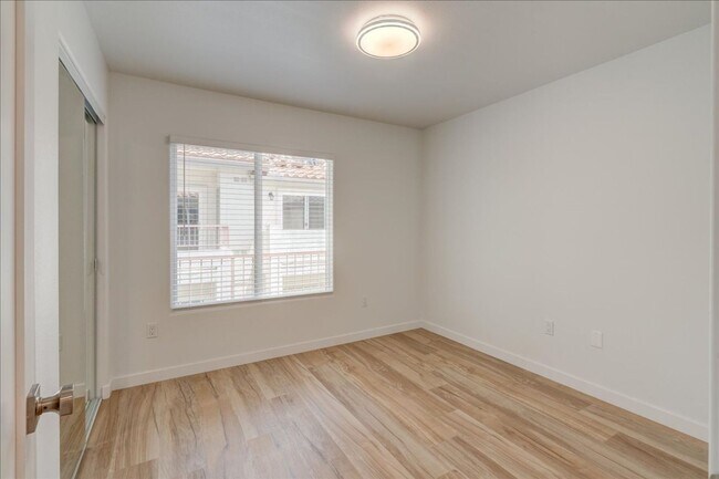 Building Photo - 545 Lands End Way