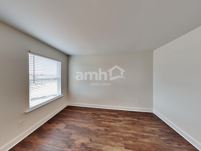 Building Photo - 3881 Chivalry Dr