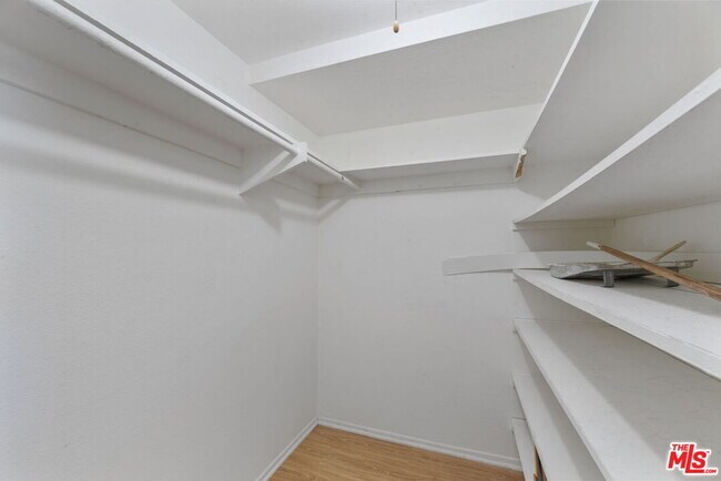 Building Photo - 18555 Collins St