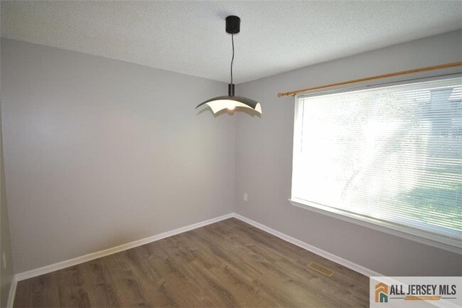 Building Photo - 49 Farnham Square