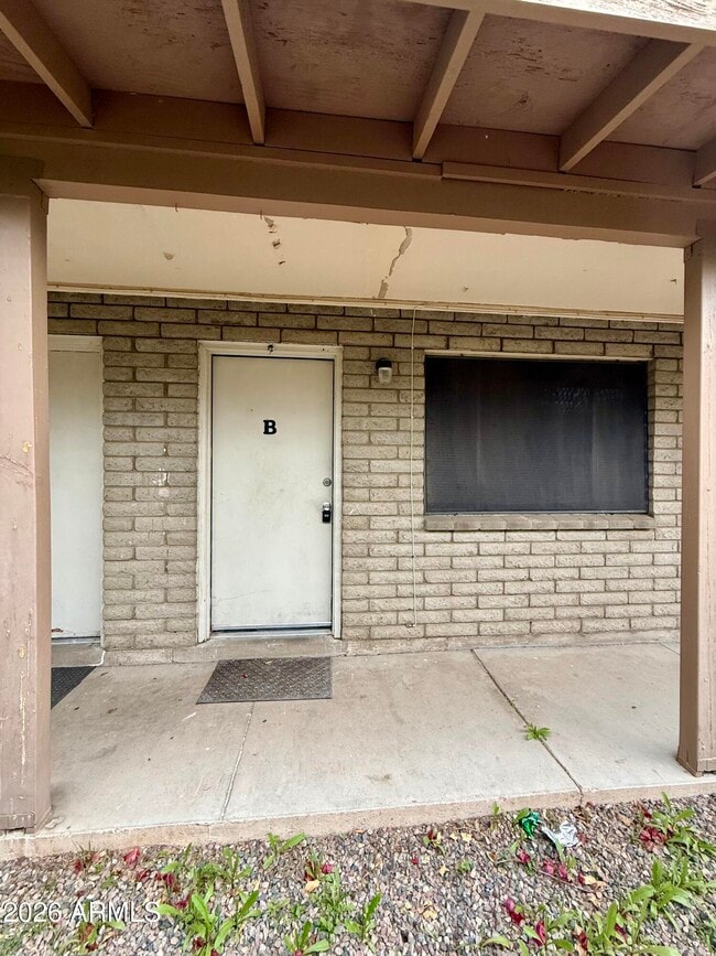 Building Photo - 825 E 5th St