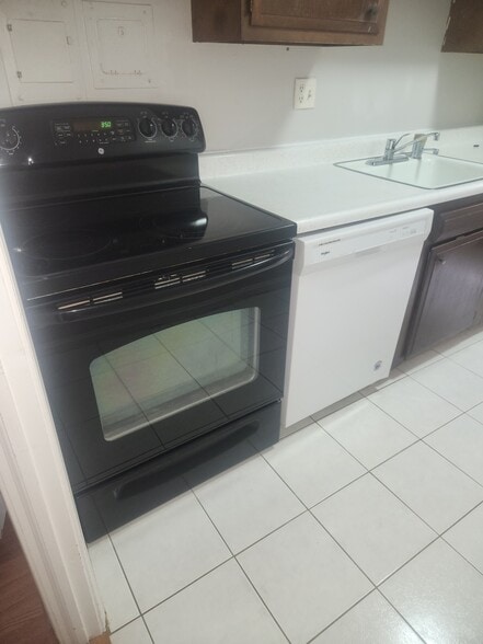 stove/dishwasher - 13765 Cedar Rd