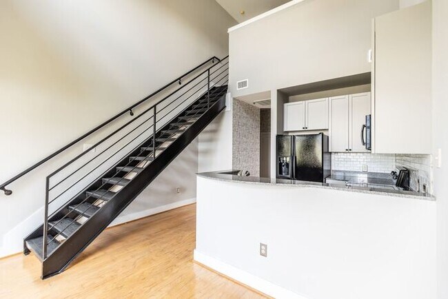Building Photo - 115 E Park Avenue UNIT 419