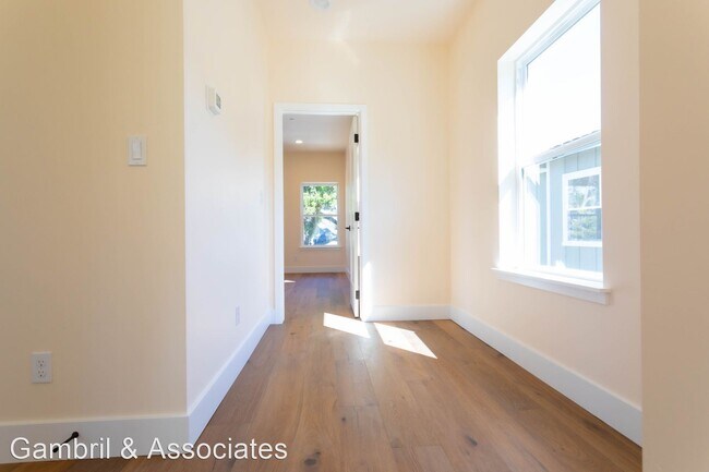 Building Photo - 2 br, 1.5 bath House - 1160 Leff Street