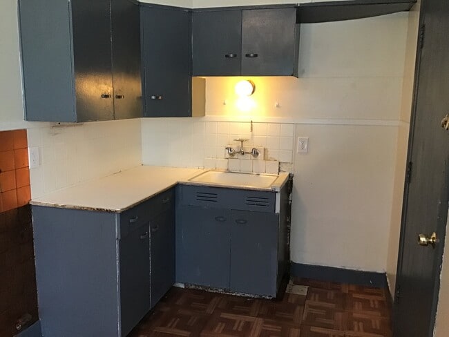 Building Photo - 2 Bedroom Single Family Home