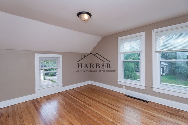Building Photo - Charming Remodeled 3 bed 2 bath House!