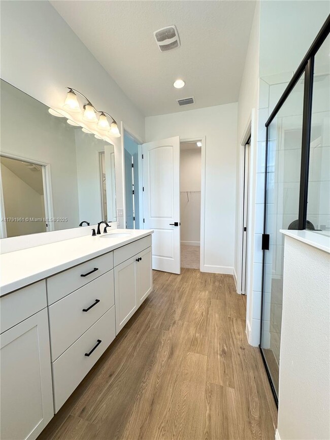 Building Photo - 8436 Lyside Dr
