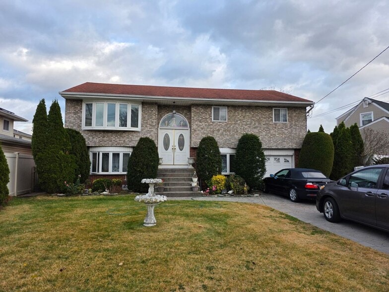 Primary Photo - 1707 Meadowbrook Rd