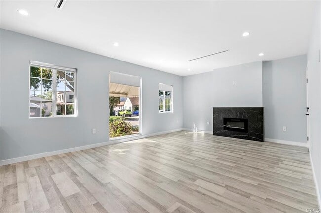 Building Photo - 545 Ivy St