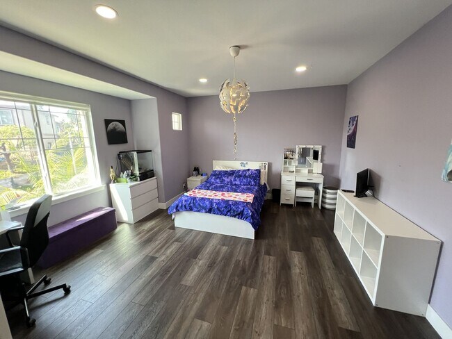 Building Photo - Amazingly Remodeled 4 Bed 4 Bath Luxury Home in North Orange with Solar!