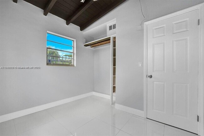 Building Photo - 3900 SW 47th Ave