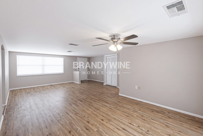 Building Photo - 7815 Treasure Pointe Dr