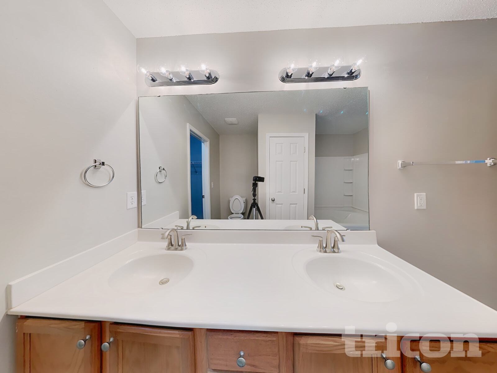 Building Photo - 1135 Edinburgh Dr