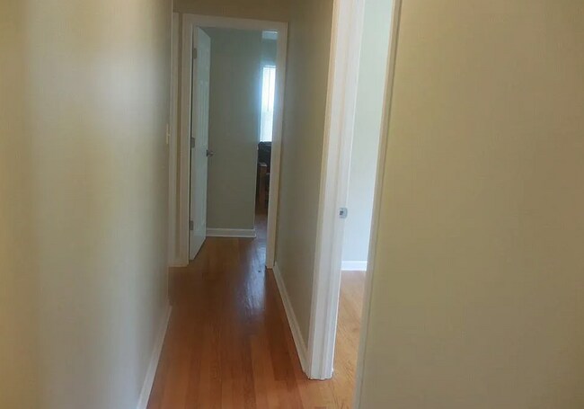 Building Photo - 20 Bauer Ln