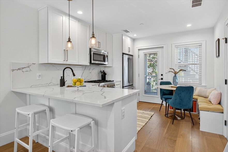 Primary Photo - 7 Bell Ct