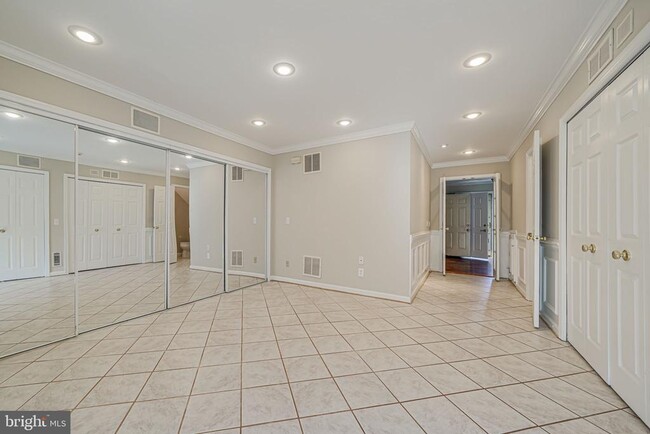 Building Photo - 329 Barnfield Square NE