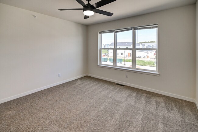 Building Photo - 4873 Lacy Rd