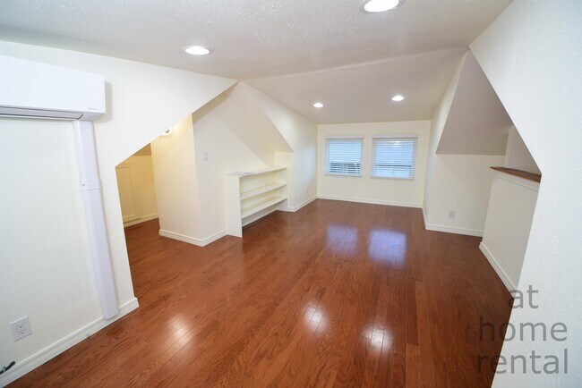 Building Photo - 1740 S Yorktown Ave