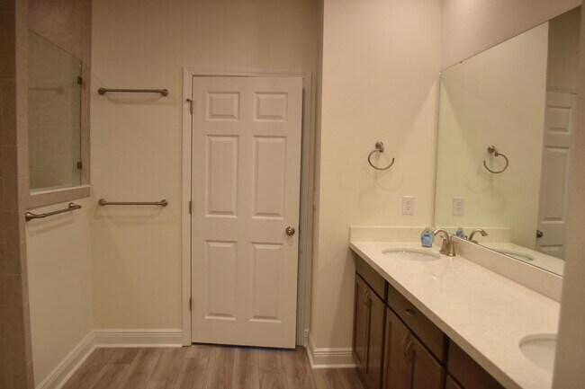 Building Photo - 173 Picnic Pl