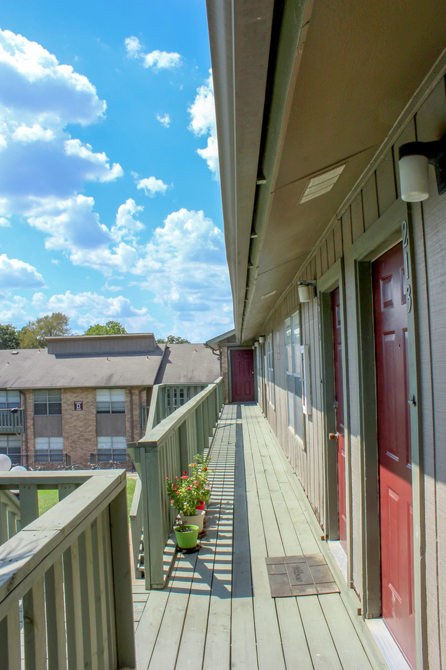 Building Photo - The Villas of Cherry Hollow