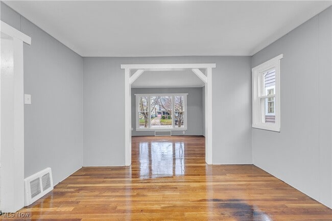 Building Photo - 11816 Marne Ave