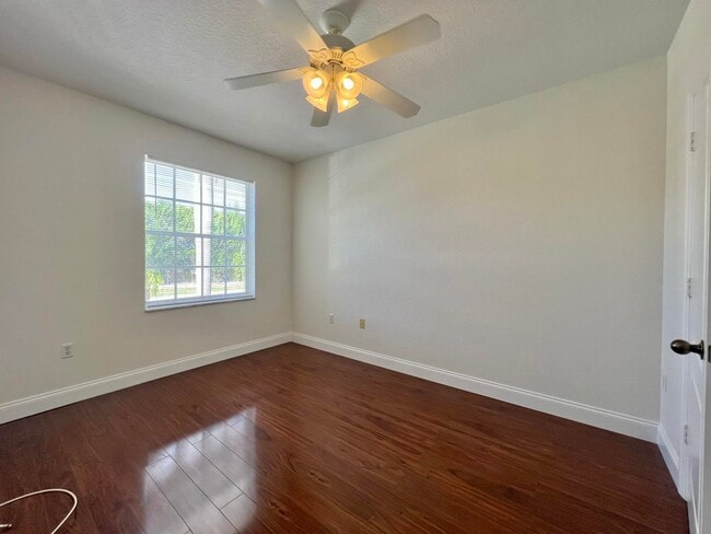 Building Photo - 1110 Belmont Pl