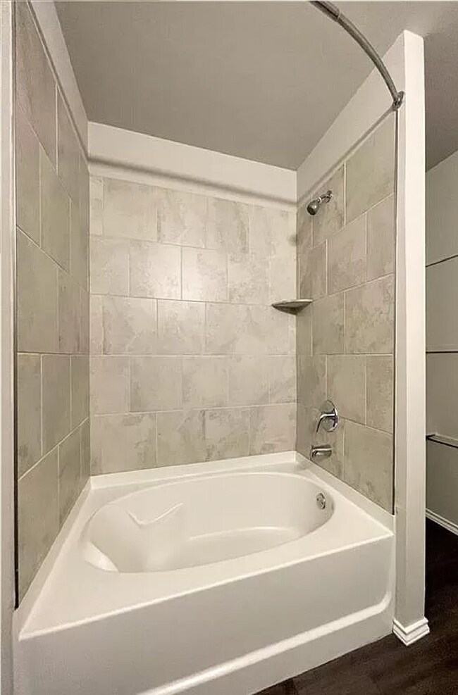 Building Photo - Beautiful 3-Bedroom Home with Easy Access ...