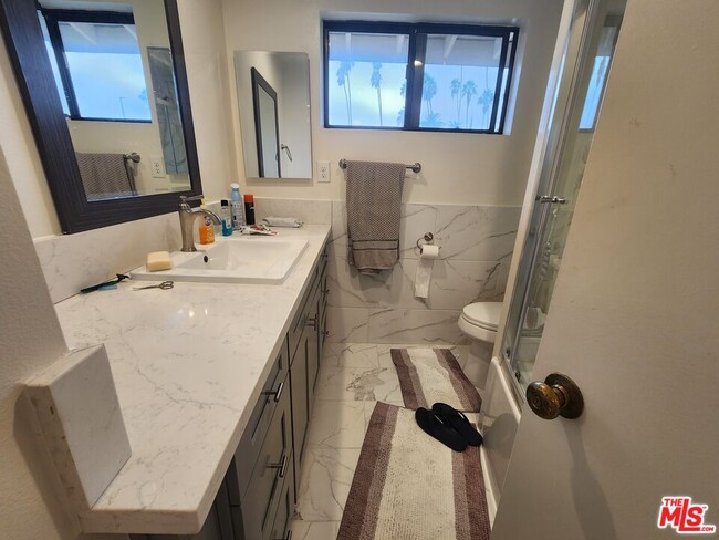 Building Photo - 601 S Van Ness Ave