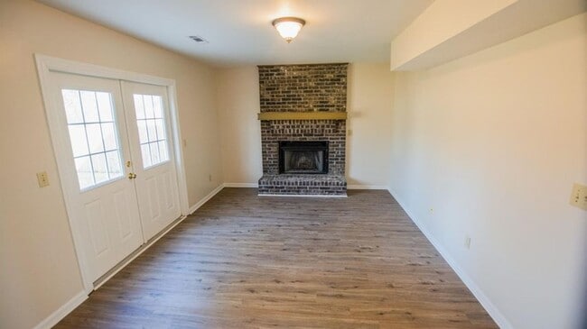 Building Photo - Gorgeous home ready to move in!