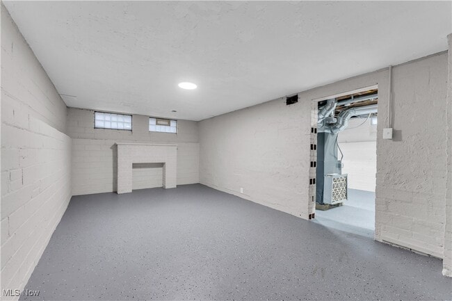 Building Photo - 11816 Marne Ave
