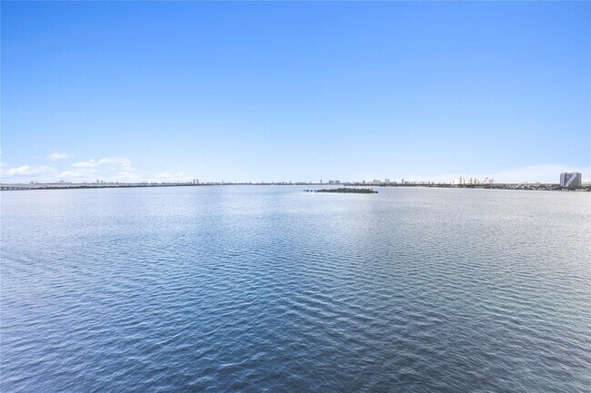 Building Photo - 700 NE 24th St