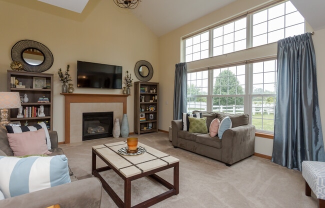 Building Photo - Large 4 bedroom with office space, Springf...