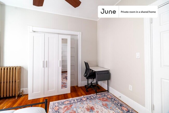 Building Photo - Room in Shared 5 bed/2 bath home in Brookline