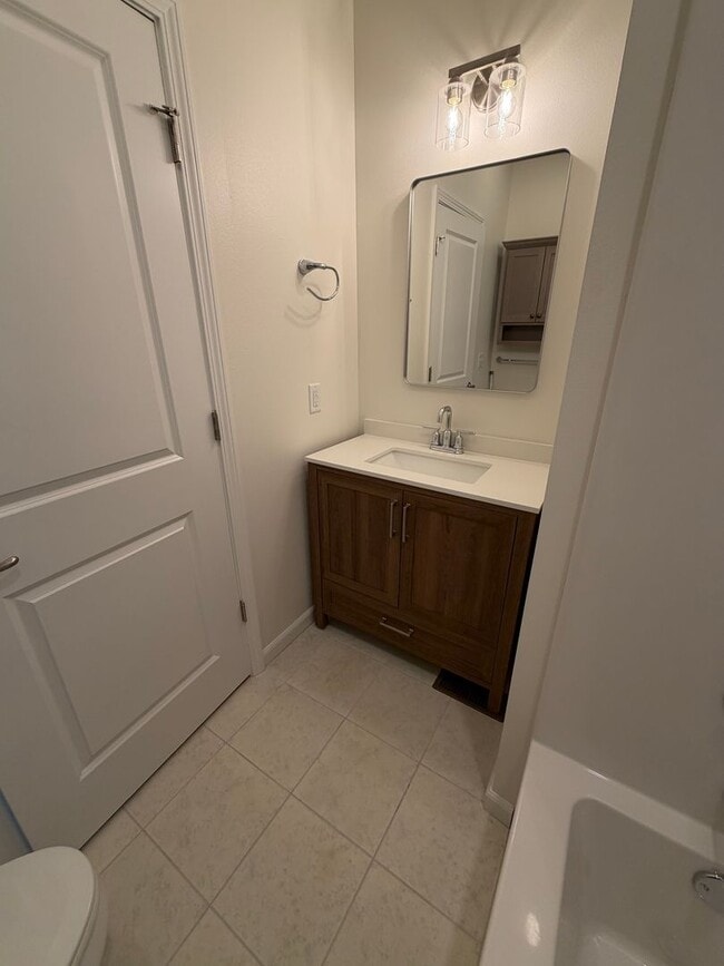 Building Photo - 3 Bedroom | 2 Bathroom | 1 Car Garage | Springfield MO!