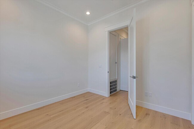 Building Photo - Newer High-Tech Home | Top Schools | Great...