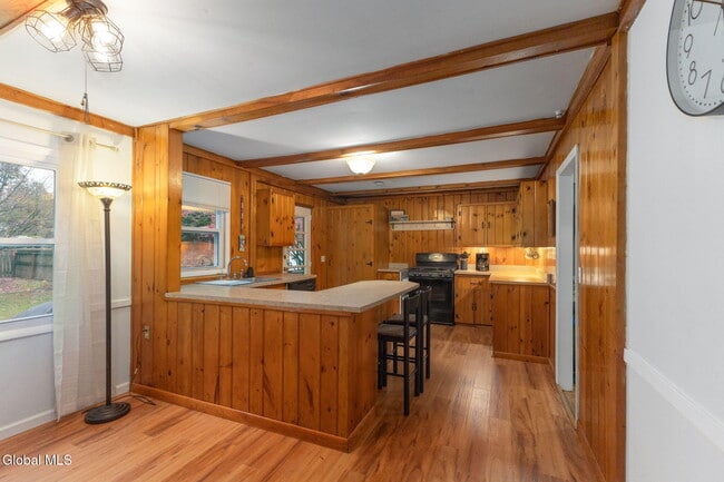 Building Photo - 56 Monroe St