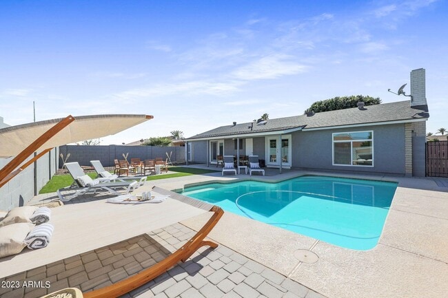 Building Photo - 421 Lila Cir