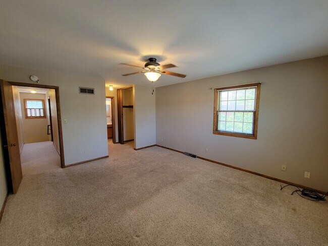 Primary Photo - 220 W 8th St