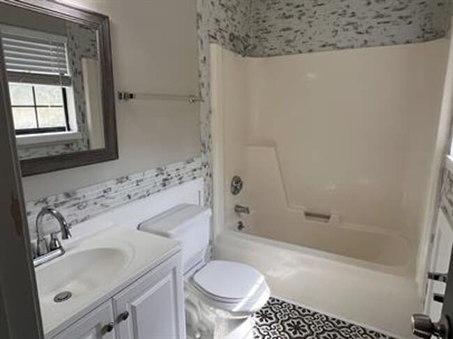 Building Photo - NEW DEAL! FIRST MONTH’S RENT FREE WITH A 1-YEAR LEASE!