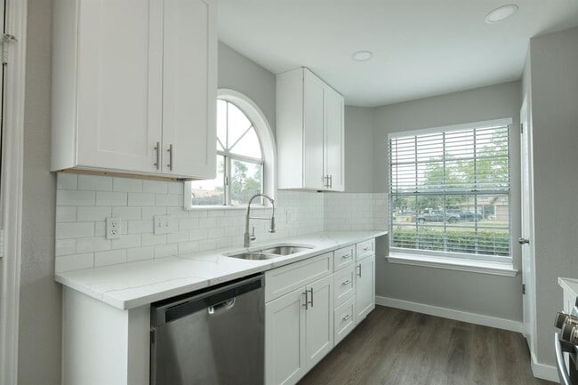 Building Photo - 1301 Black Cherry Dr