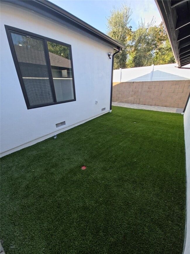 Building Photo - 7045 Nestle Ave