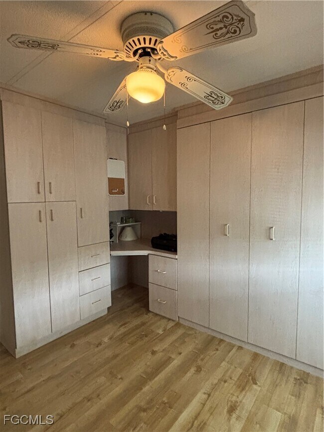 Building Photo - 207 Harvest Ln