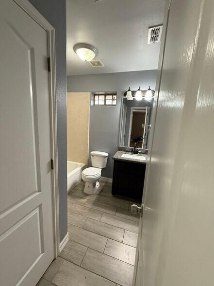 Unit C: Guest Bathroom - 302 W Amy Dr