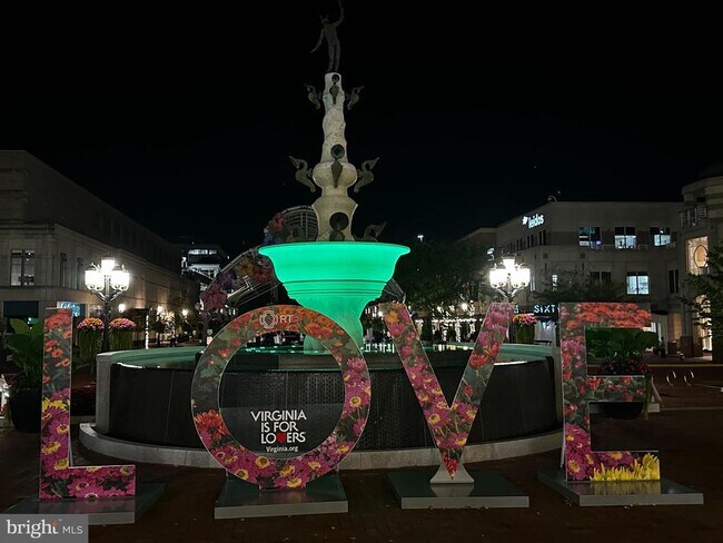 Building Photo - 1701 Lake Shore Crest Dr