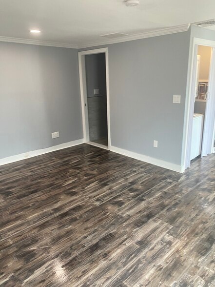 Building Photo - 44 Bridgeport Ave