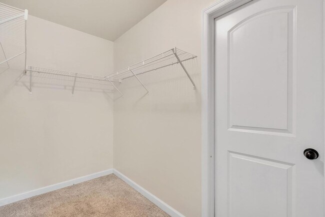 Building Photo - Bridgeport Home with Community Pool!